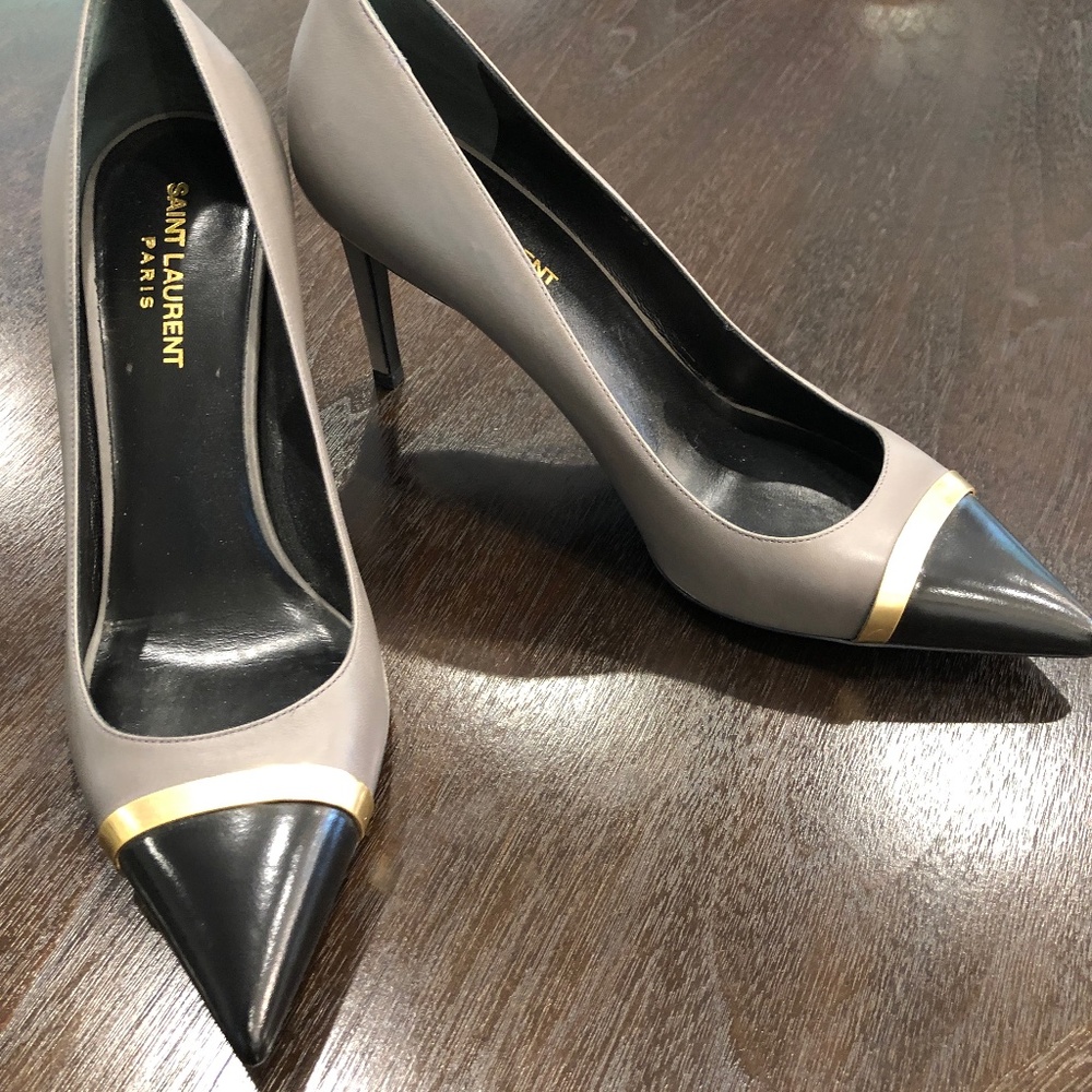 Saint Laurent Two Tone pumps in grey with black toe with metal detail